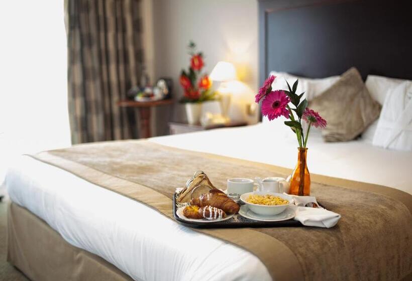 غرفة كلوب, Warren Lodge