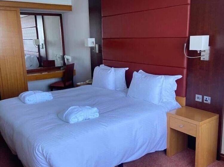 اتاق استاندارد با چشم‌انداز دریا, The Caleta Hotel Health, Beauty & Conference Centre