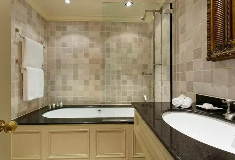 Deluxe Kolmen Hengen Huone, The Gore London Starhotels Collezione