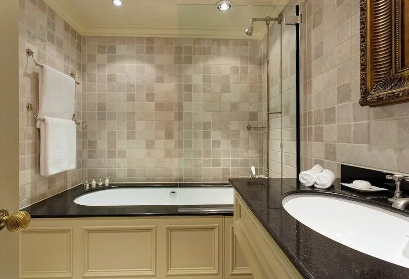 Deluxe Kolmen Hengen Huone, The Gore London Starhotels Collezione