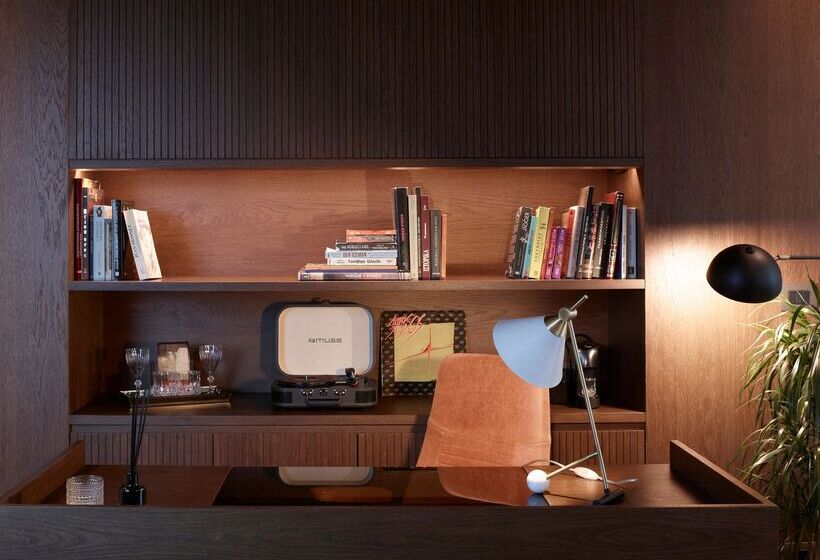 Президентский Люкс, Brown Acropol, a Member of Brown Hotels