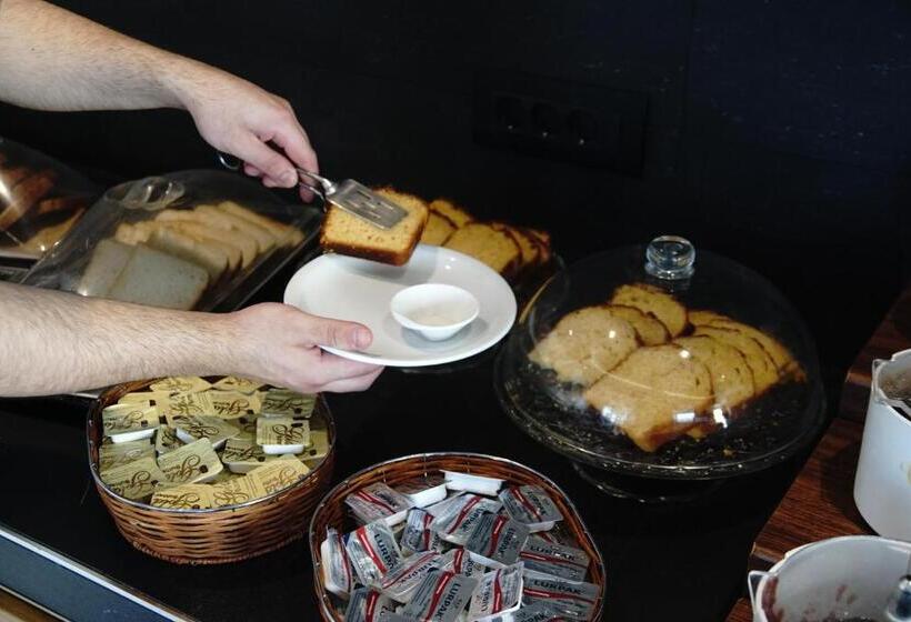 חדר סופריור, Adonis City