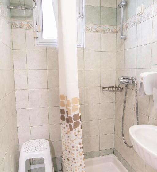 스탠다드 룸, Anita