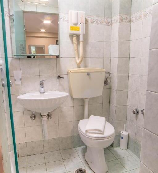 스탠다드 룸, Anita