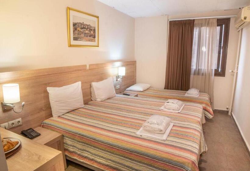 Habitació Triple Estàndard, Anita