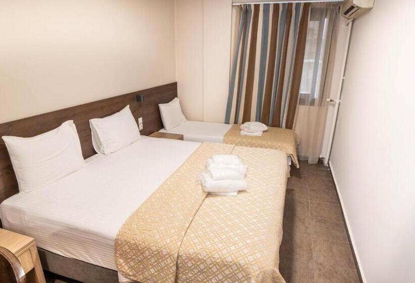 Habitació Triple Estàndard, Anita