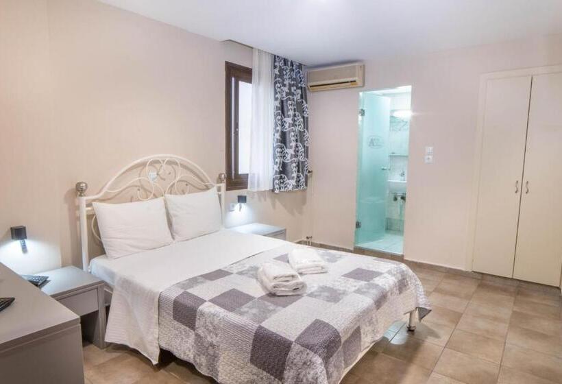 이코노미 룸, Anita