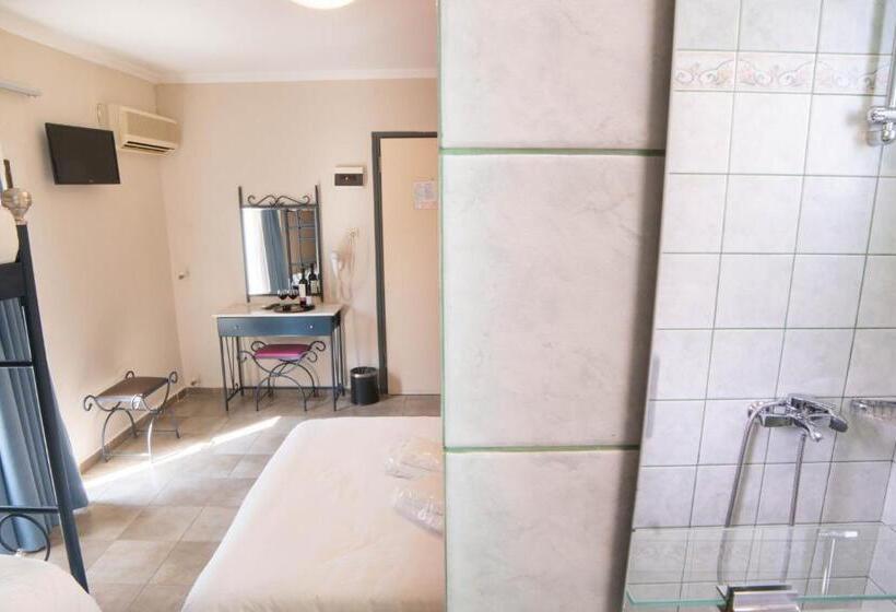 패밀리 룸, Anita