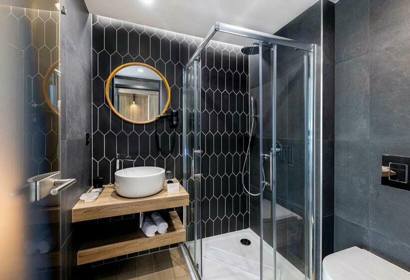 高级大房间, Avar