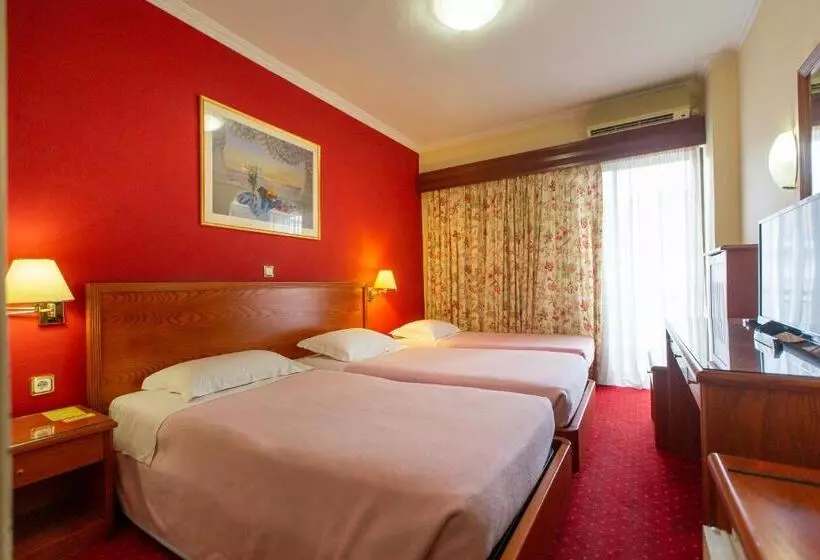Economy Triple Room, Grand