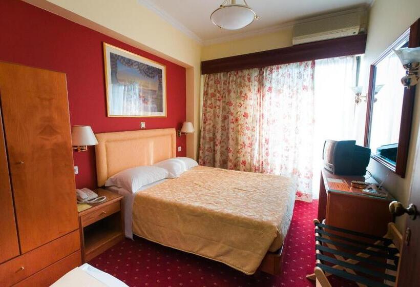 חדר יחיד עם טרסה, Grand