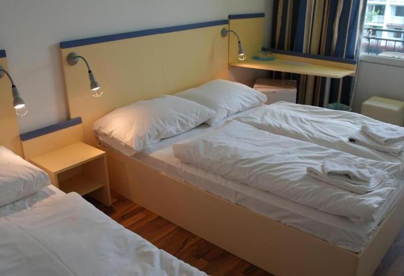 חדר בסיסי לשלושה, Lido