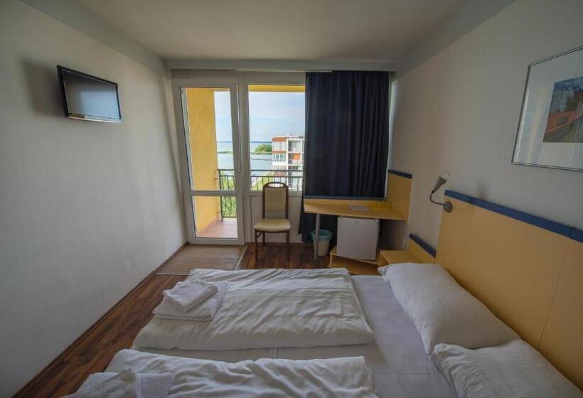 חדר בסיסי לשלושה, Lido