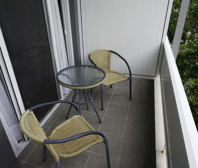 חדר סטנדרט, Lydia