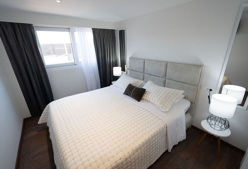 חדר סטנדרט, Lydia