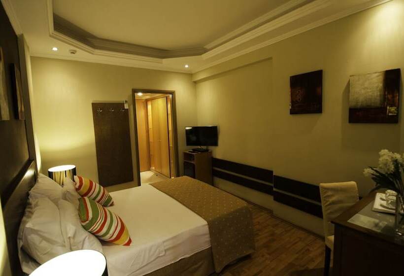 스탠다드 트리플 룸, Lydia