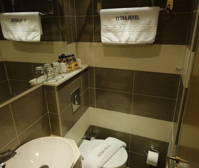 חדר סופריור, Lydia