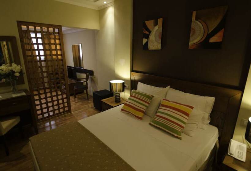 수피리어 룸, Lydia