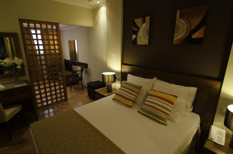 4인용 스탠다드 룸, Lydia