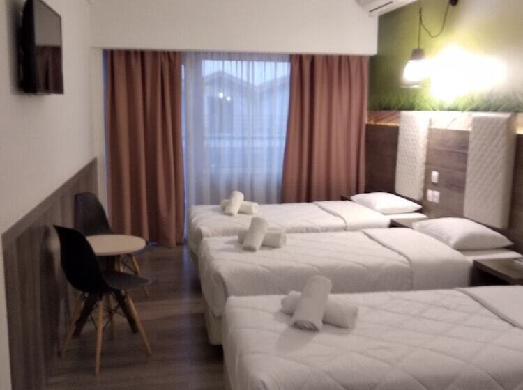 غرفة قياسية ثلاثية, Metropolitan