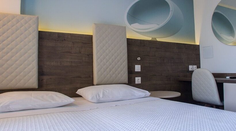 غرفة كلاسيكية, Metropolitan