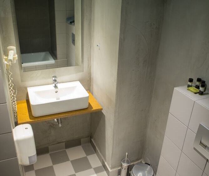 غرفة سوبيريور, Metropolitan