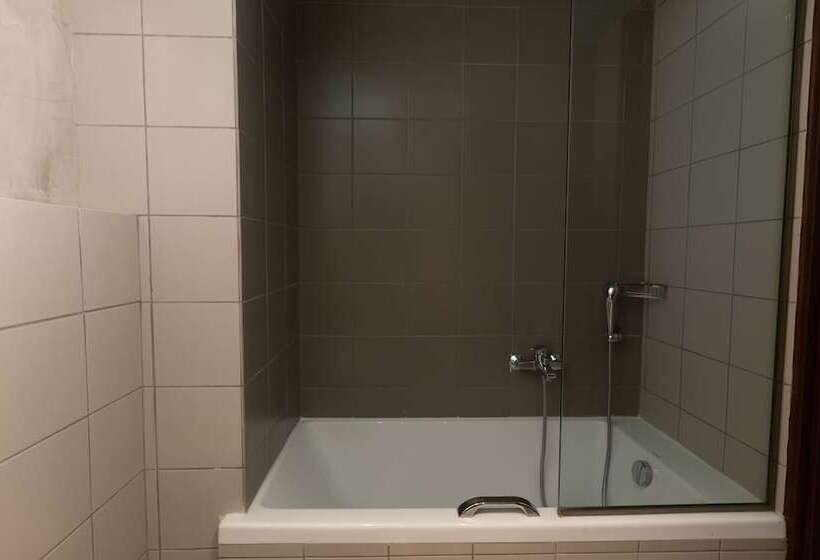 غرفة كلاسيكية, Metropolitan