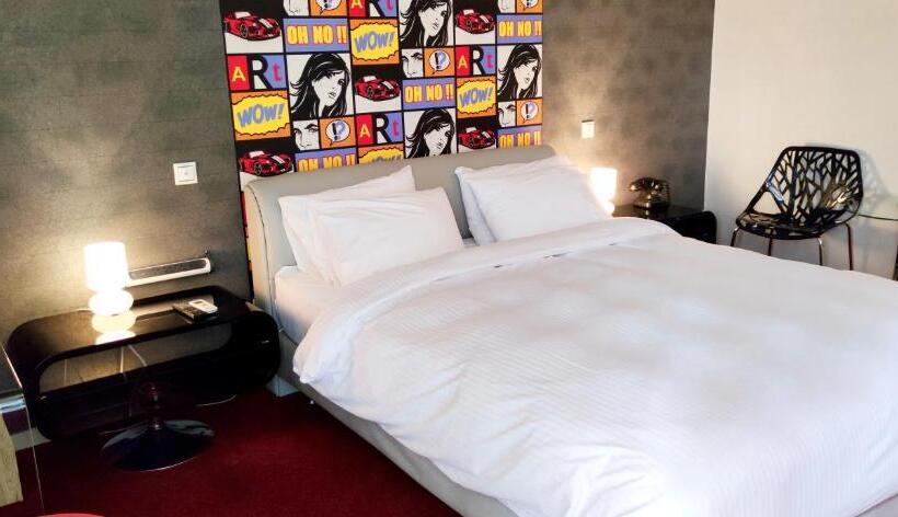 غرفة قياسية مزوَّدة بشُرفة, Mirada