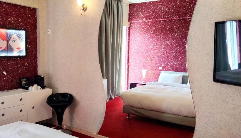 غرفة قياسية مزوَّدة بشُرفة, Mirada