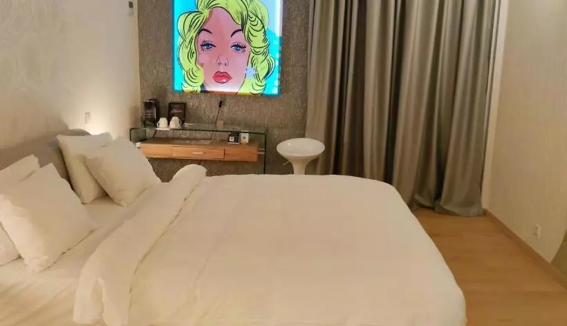 Chambre Standard, Mirada