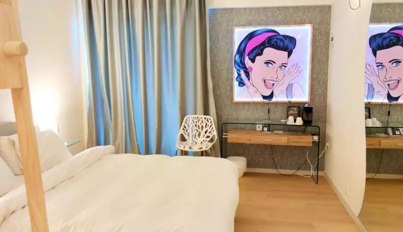 Chambre Standard, Mirada