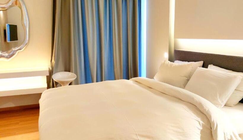 غرفة ديلوكس, Mirada