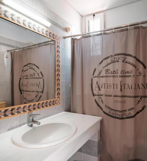 Номер Стандарт Вид на Горы, Pavlou