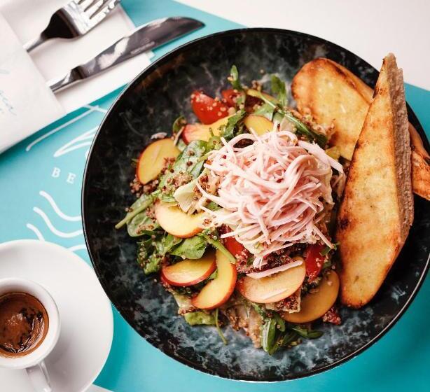 Четырехместный номер Премиум, Pavlou