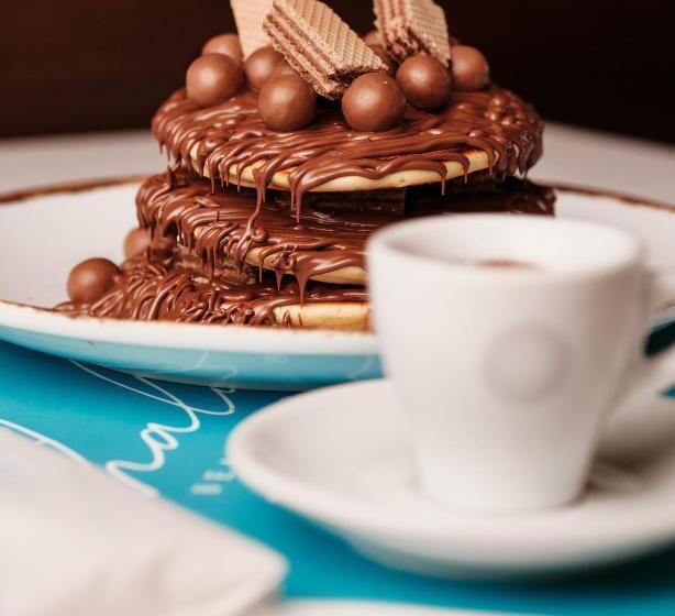 غرفة بريميوم رباعية, Pavlou