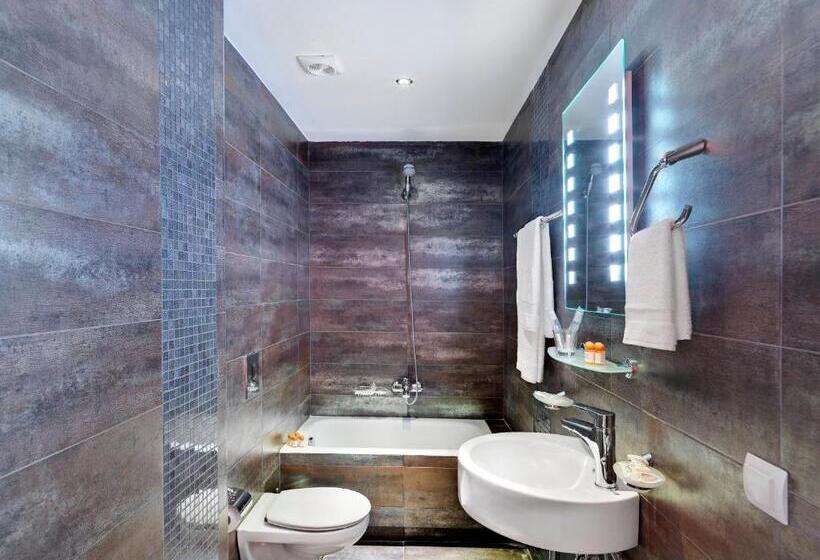 스탠다드 트리플 룸, Phidias Piraeus