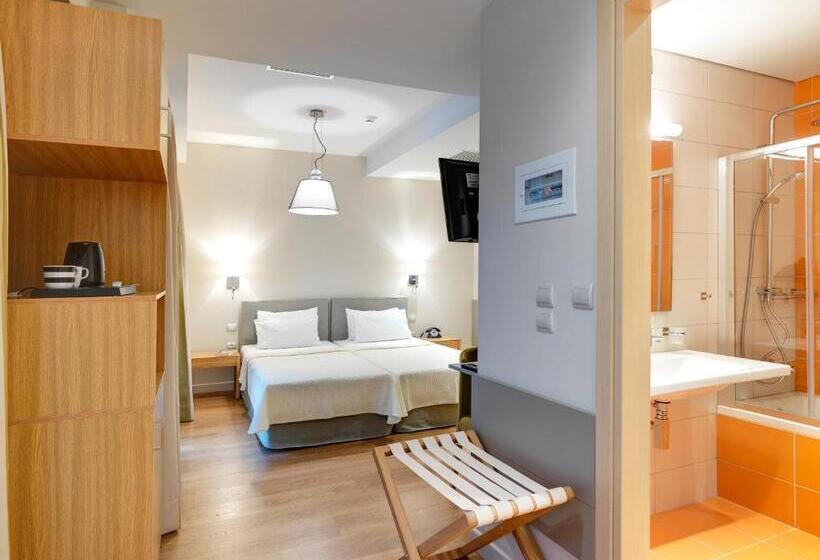 수피리어 트리플 룸, Phidias Piraeus