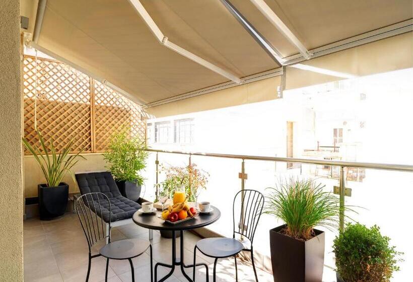 수피리어 트리플 룸, Phidias Piraeus