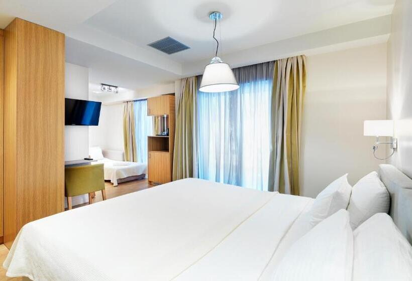 수피리어 트리플 룸, Phidias Piraeus