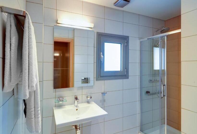 주니어 스위트, Phidias Piraeus