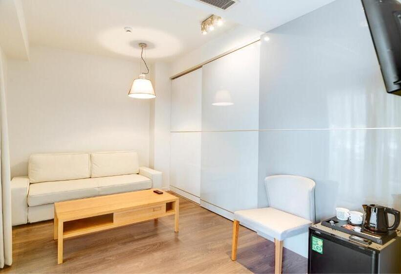 주니어 스위트, Phidias Piraeus