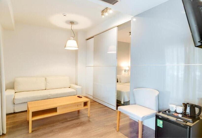 주니어 스위트, Phidias Piraeus