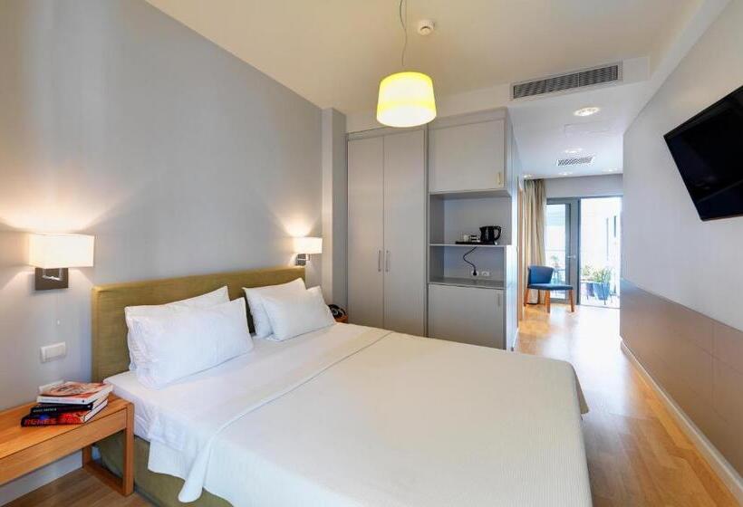 Quarto Superior com Terraço, Phidias Piraeus