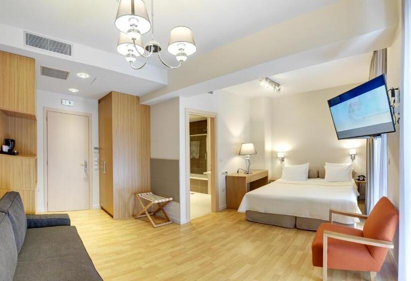 주니어 스위트, Phidias Piraeus