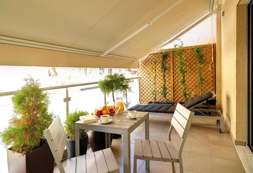 Quarto Superior com Terraço, Phidias Piraeus