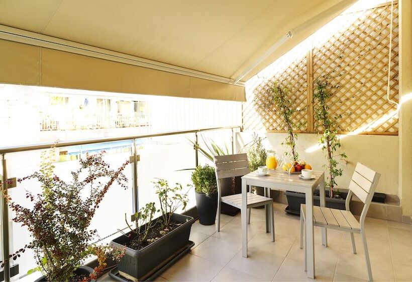 Quarto Superior com Terraço, Phidias Piraeus