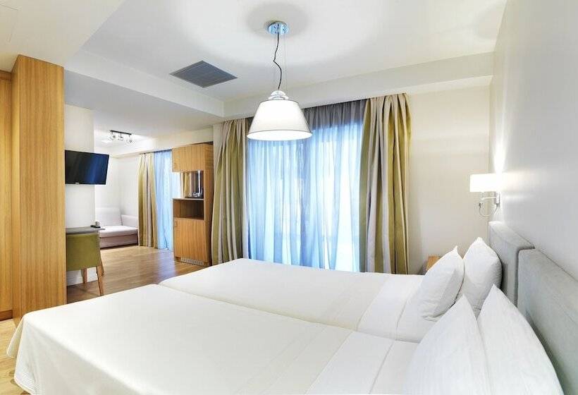 수피리어 트리플 룸, Phidias Piraeus