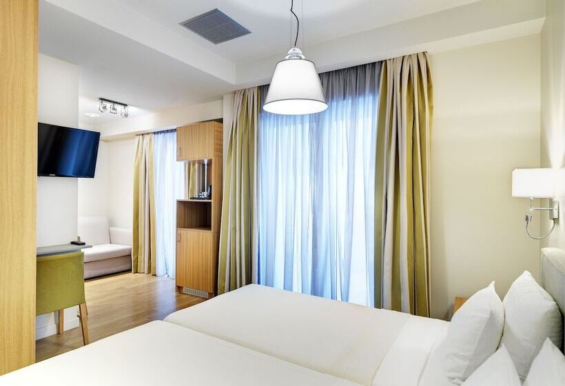 수피리어 트리플 룸, Phidias Piraeus