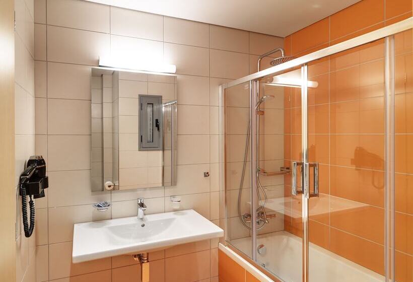 수피리어 트리플 룸, Phidias Piraeus