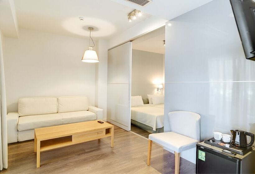 주니어 스위트, Phidias Piraeus